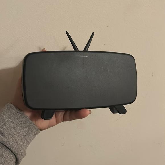 Retro Black Portable TV-Shaped Phone Holder - Picture 3 of 3